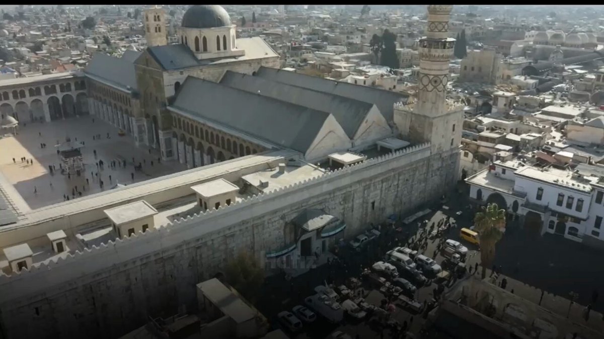 Emevi Camii'nde Hafız Esed'in İsmi Söküldü