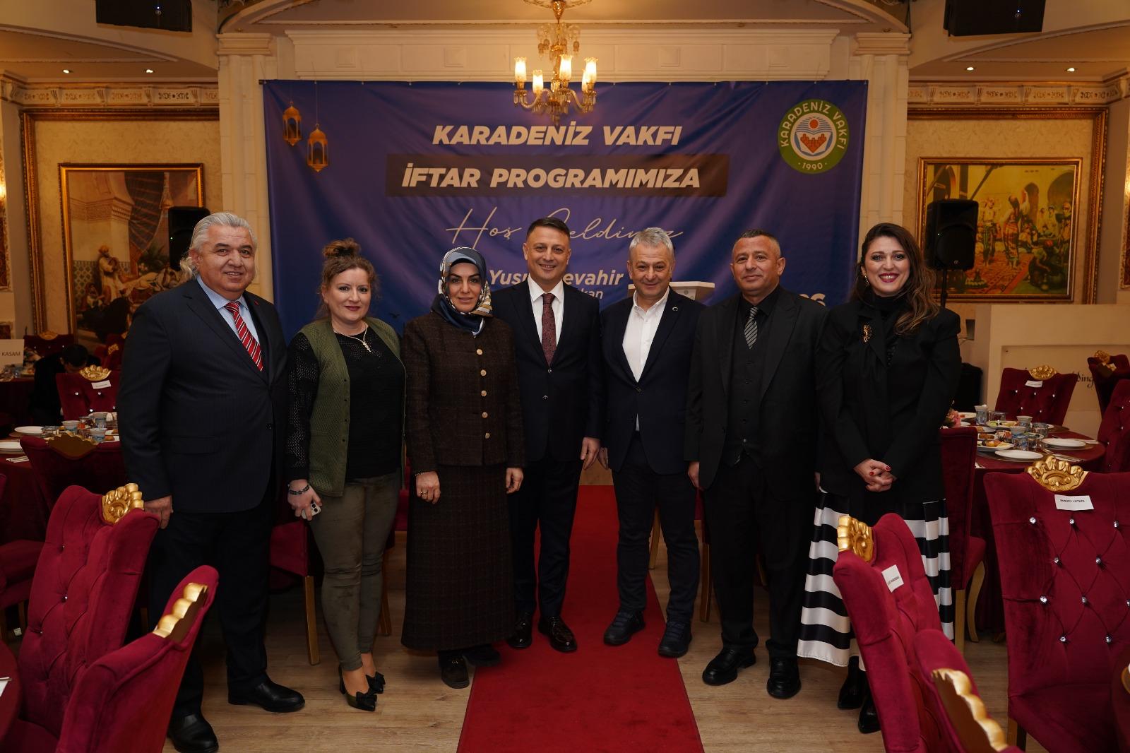 Siyaset, Bürokrasi ve İş Dünyası Bu Sofrada Buluştu: Karadeniz Vakfı’ndan Şampiyonlar Ligi Gibi İftar!