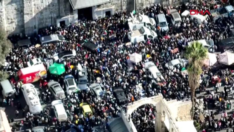 Emevi Camisi'nde Baas Rejimi Sonrası İlk Cuma Namazına Yoğun Katılım