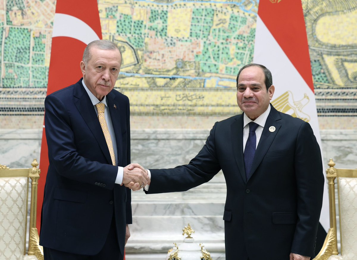 Cumhurbaşkanı Erdoğan, Kahire'de Mısır Cumhurbaşkanı Sisi ile Görüştü