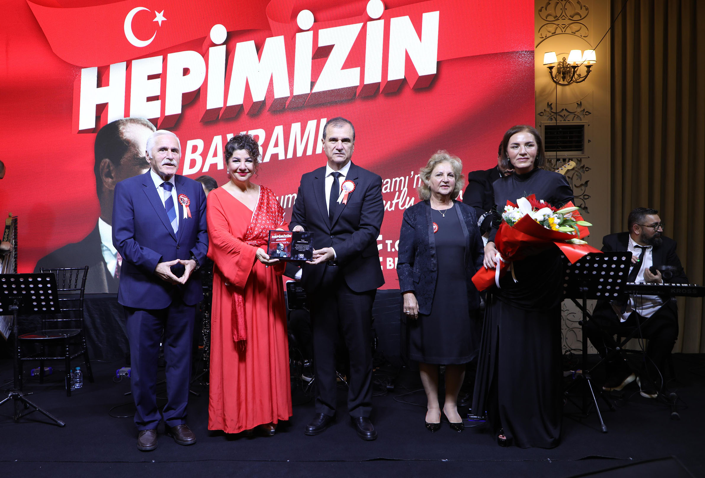 Cumhuriyet Resepsiyonu, Cumhuriyet'in ışığıyla aydınlanan geceye dönüştü