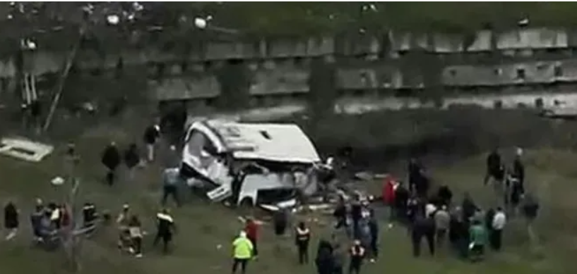 Esenyurt'ta Feci Servis Kazası: 4 Kişi Hayatını Kaybetti