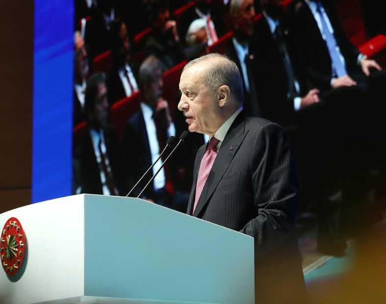 Cumhurbaşkanı Erdoğan'dan Muhalefete: "Vesayet Zincirlerini Parçalayın" Çağrısı