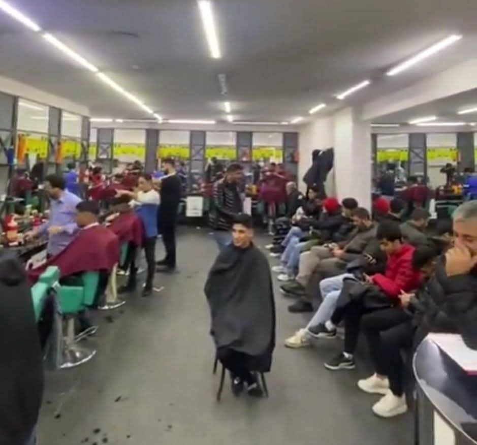 Elazığ’da 150 TL’lik Tıraş Rekor Kırdı: Günde 1000 Müşteriyle Sosyal Medyada Gündem Oldu!