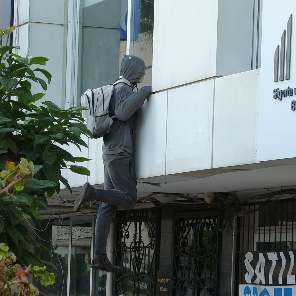 Mersin’de “Hırsız” Paniği: Sigorta Şirketinin Farkındalık Çalışması Vatandaşları Polisle Karşı Karşıya Getirdi!