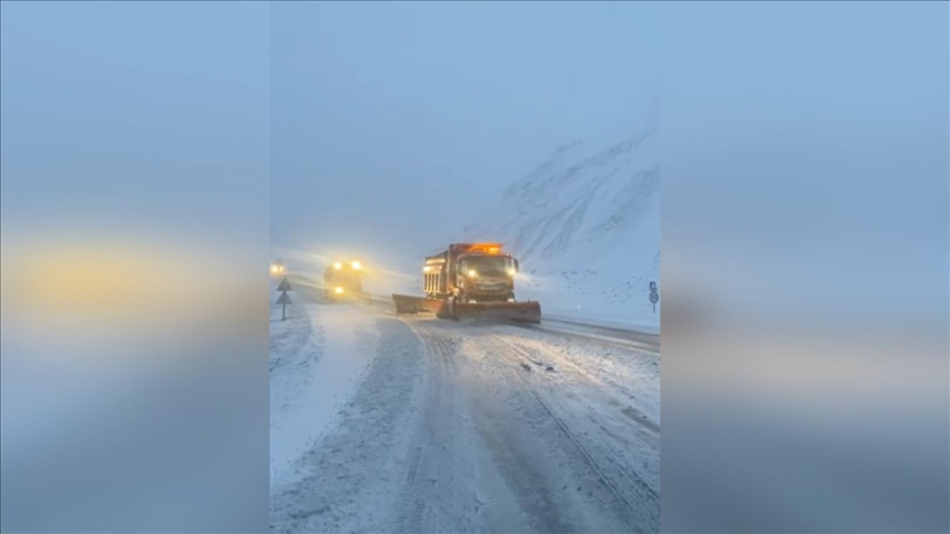 Bakan Uraloğlu: Yoğun Kar Yağışında Yollarda 7/24 Hizmet Veriliyor
