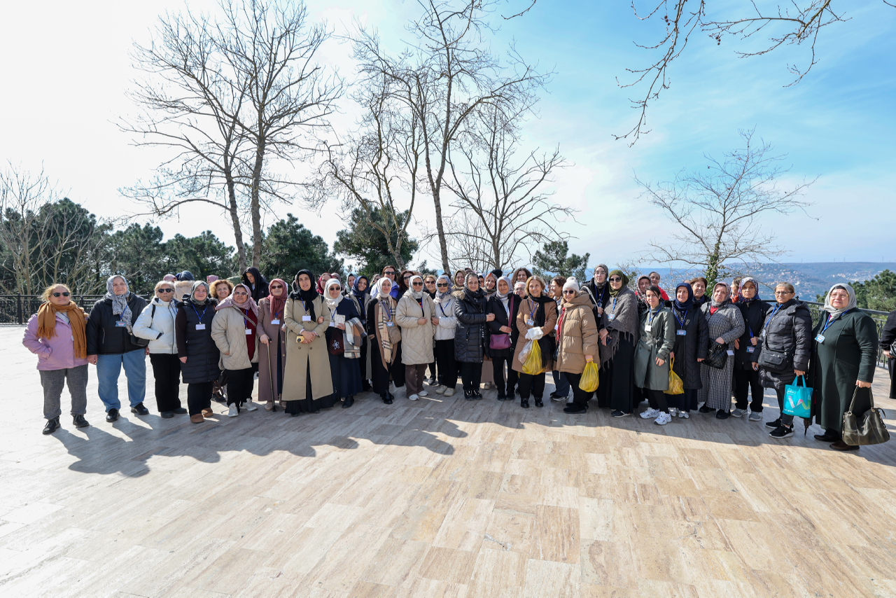 Küçükçekmeceli̇ Kadinlar Ramazan Ayinda Yuşa Tepesi̇'nde