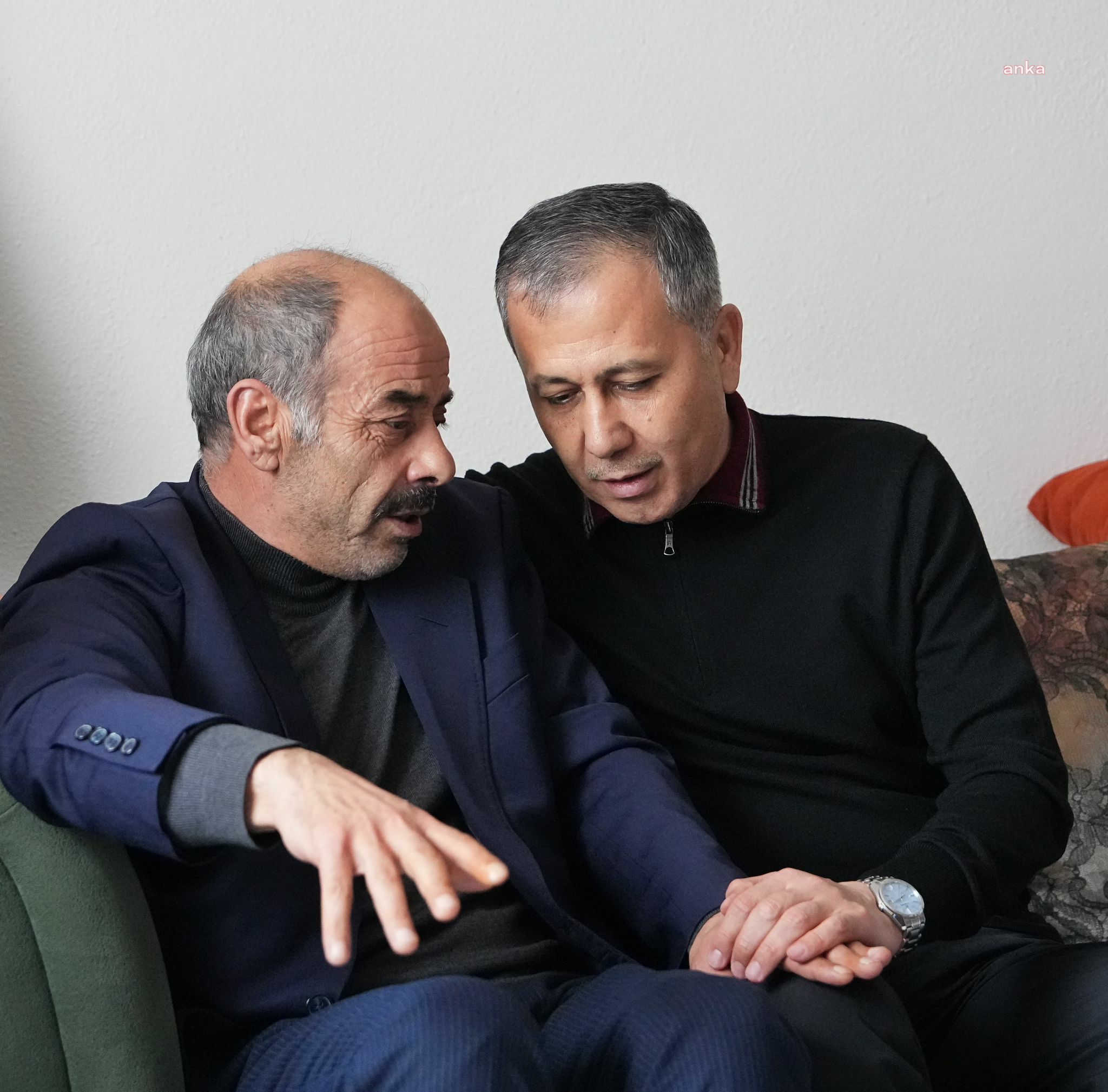  YERLİKAYA, İLİÇ'TE GÖÇÜK ALTINDA KALAN İŞÇİLERİN AİLELERİYLE BİR ARAYA GELDİ: "İŞÇİLERİMİZİN OLABİLECEĞİ YERLERDE ÇALIŞMALARIMIZI YOĞUNLAŞTIRDIK"