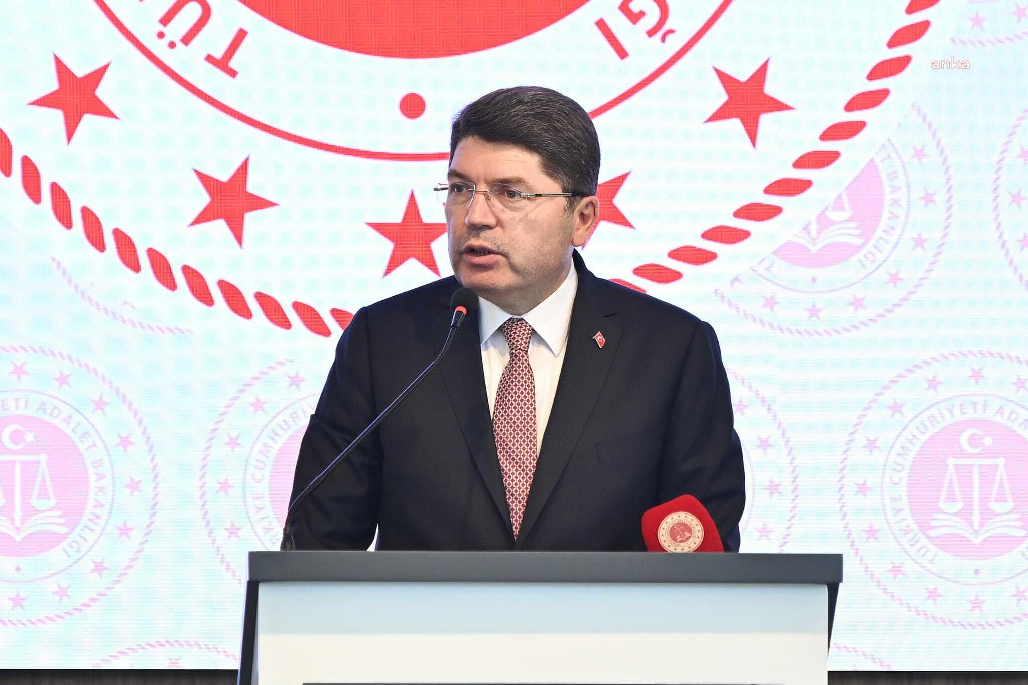 Adalet Bakanı Yılmaz Tunç: "İstanbul ve Siirt'te bölücü terör örgütü propagandası yapan 15 şüpheli tutuklandı"