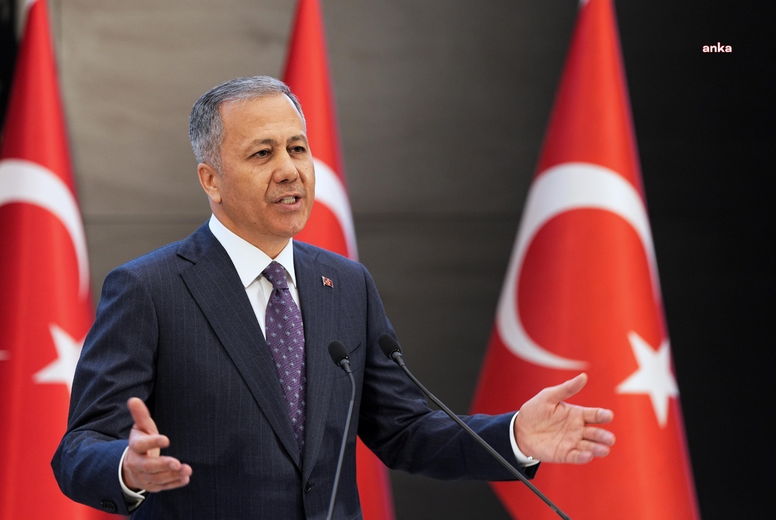 Ali Yerlikaya: “474 kişi gözaltına alındı. 285’inin göçmen kaçakçılığı, cinsel taciz gibi suçlardan adli kaydının olduğu tespit edildi”