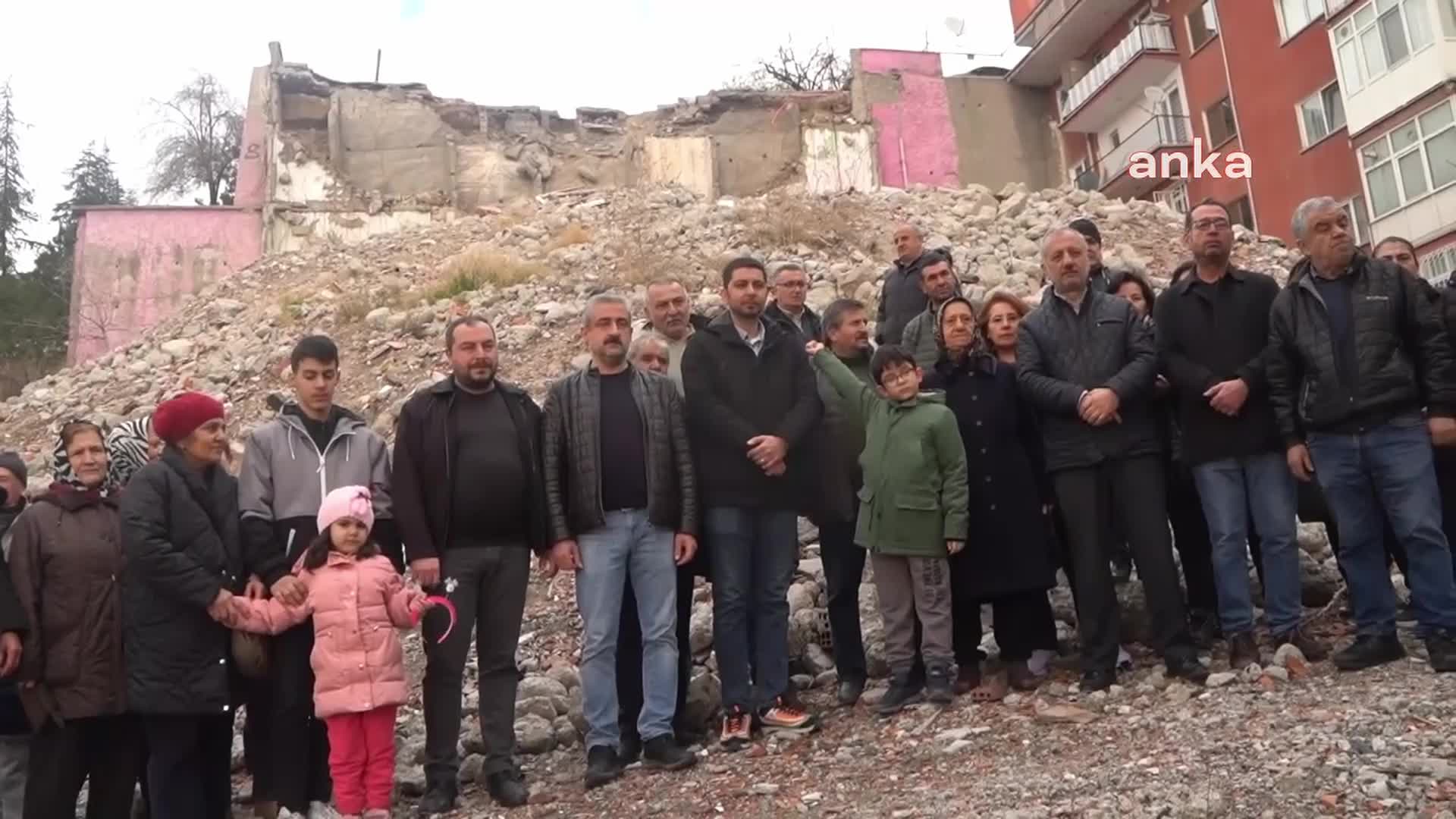 ANKARA'DA, MURAT KURUM'UN BAKANLIĞI DÖNEMİNDE EVLERİ YIKILDI, 2 YILDIR KENTSEL DÖNÜŞÜM BEKLİYORLAR… “NAYLONLARI SATIYORUM, KAPICILIK YAPIYORUM, BU YAŞTA ÇALIŞIYORUM”