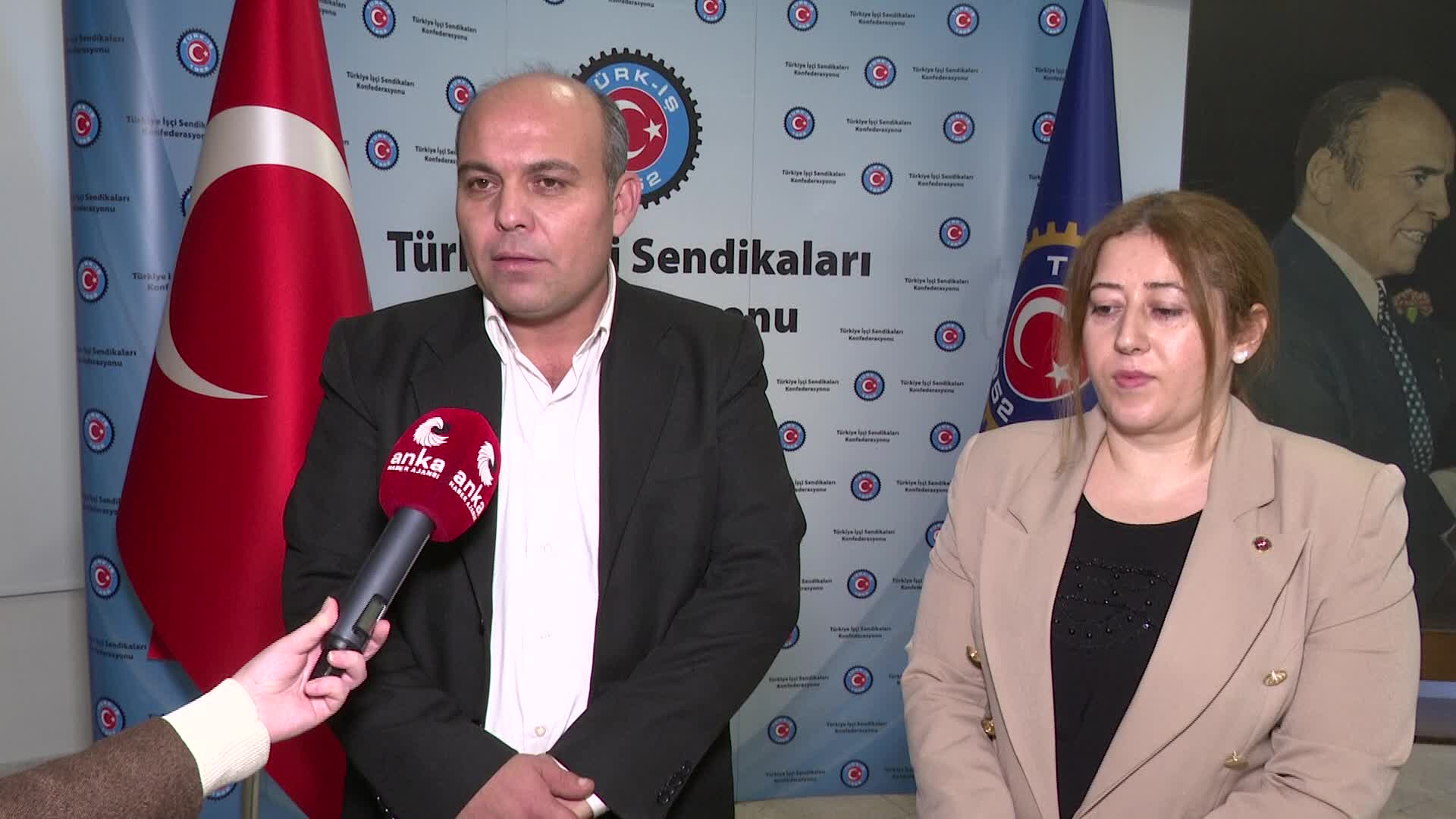 ASGARİ ÜCRET KOMİSYONU’NA KATILAN İŞÇİLER, ANKA HABER AJANSI'NA KONUŞTU: “İLK TOPLANTIDA, 'SEMT PAZARLARINDA, İNSANLAR YERLERDEN ÇÜRÜK MEYVE TOPLAYIP EVLERİNE GÖTÜRMEK İÇİN NASIL MÜCADELE ETTİKLERİNİ BİR GÖRÜN' DEDİM”