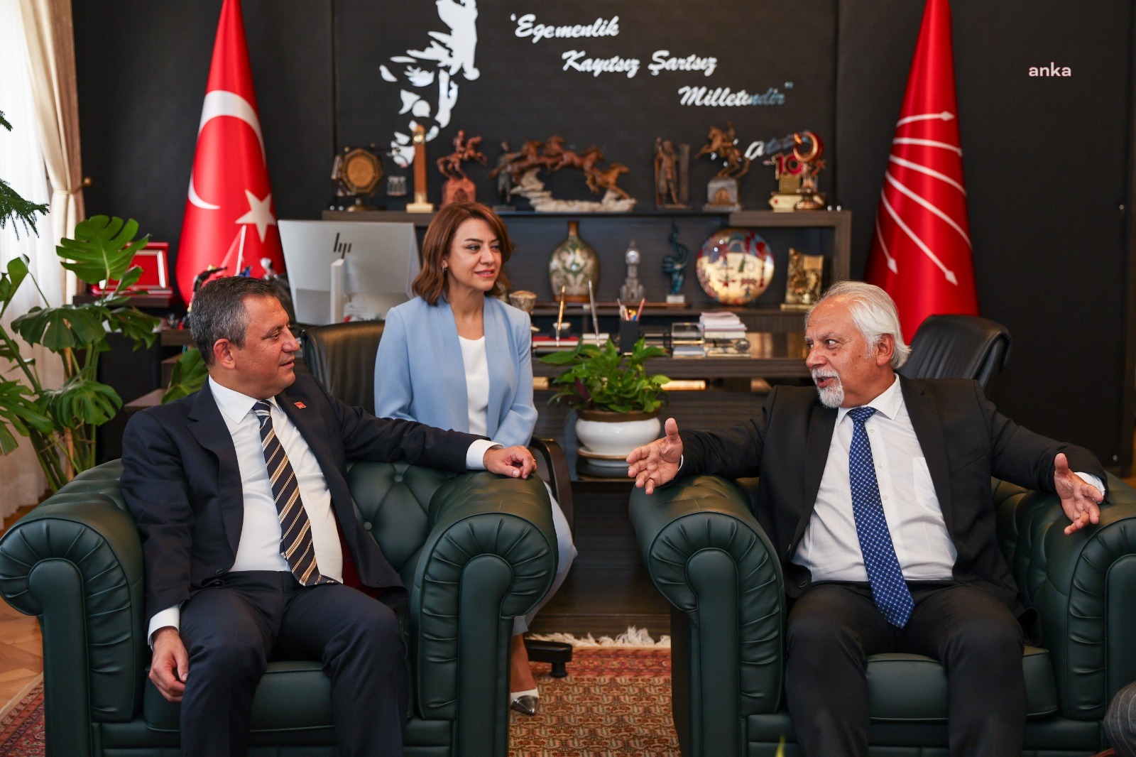 Birleşik Kamu-İş Konfederasyonu CHP Genel Başkanı Özel ile görüştü