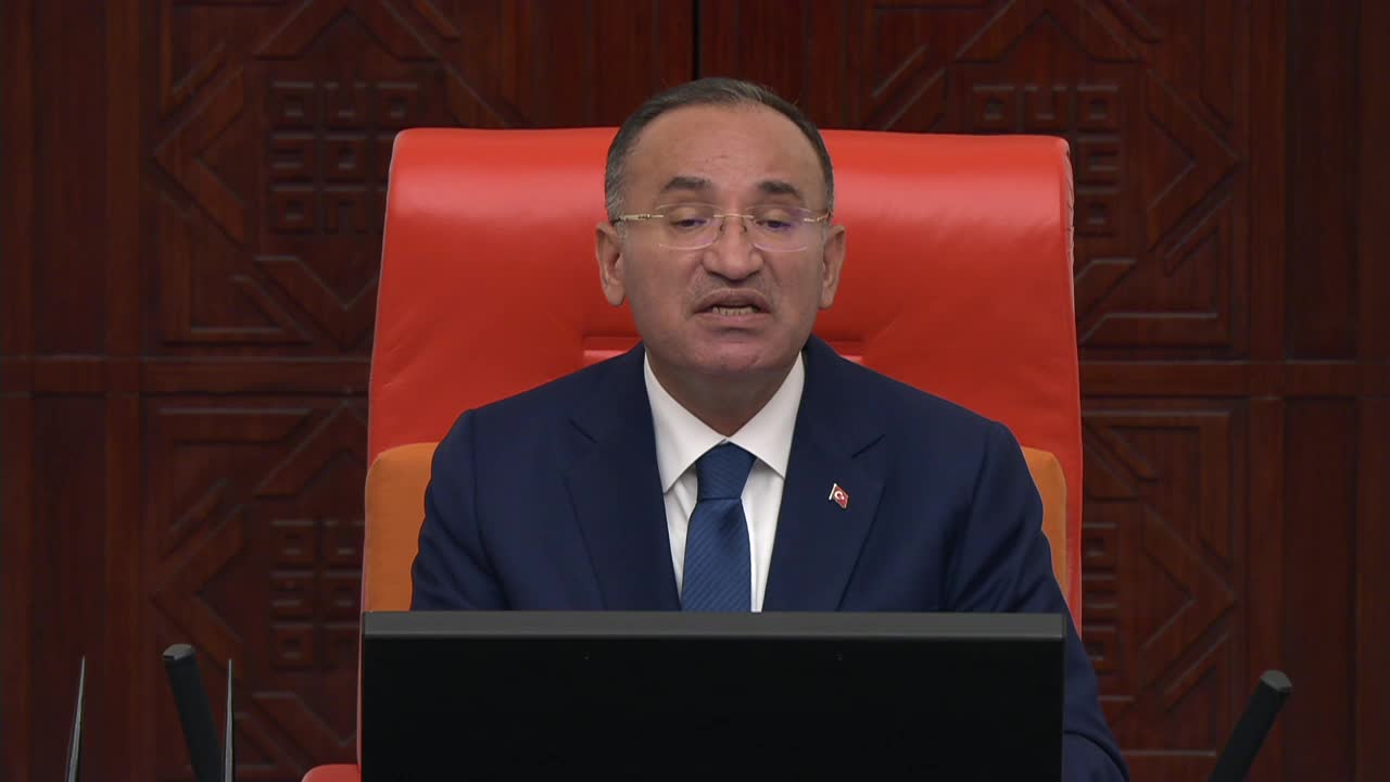 Cevdet Akay, Bakan Şimşek'in “vergide adalet” sözünü hatırlattı: Bu açıklamalarla vergide adalet sağlanmıyor