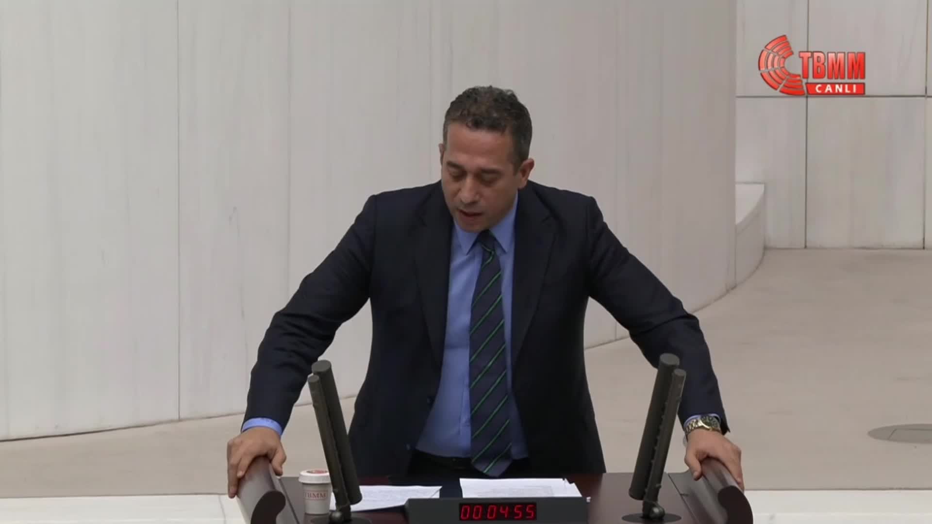 CHP, EMEKLİLERE VERİLEN YÜZDE 49,25'LİK ZAMMI TBMM'DE PROTESTO ETTİ... ALİ MAHİR BAŞARIR: "BEYEFENDİNİN LÜTUF OLARAK VERMİŞ OLDUĞU BU ZAM ERİDİ ÇÜNKÜ GÜNDEN GÜNE HER ŞEYE ZAM GELİYOR"