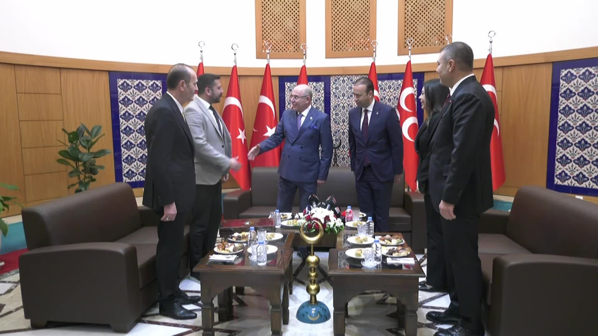 CHP HEYETİNDEN MHP'YE BAYRAM ZİYARETİ... MHP'Lİ KARAKAYA: "NORMAL ZAMANLARDA DA BU ZİYARETLER YAPILABİLMELİ. BU TÜR BAYRAMLAŞMALAR VATANDAŞIN HOŞUNA GİDİYOR"