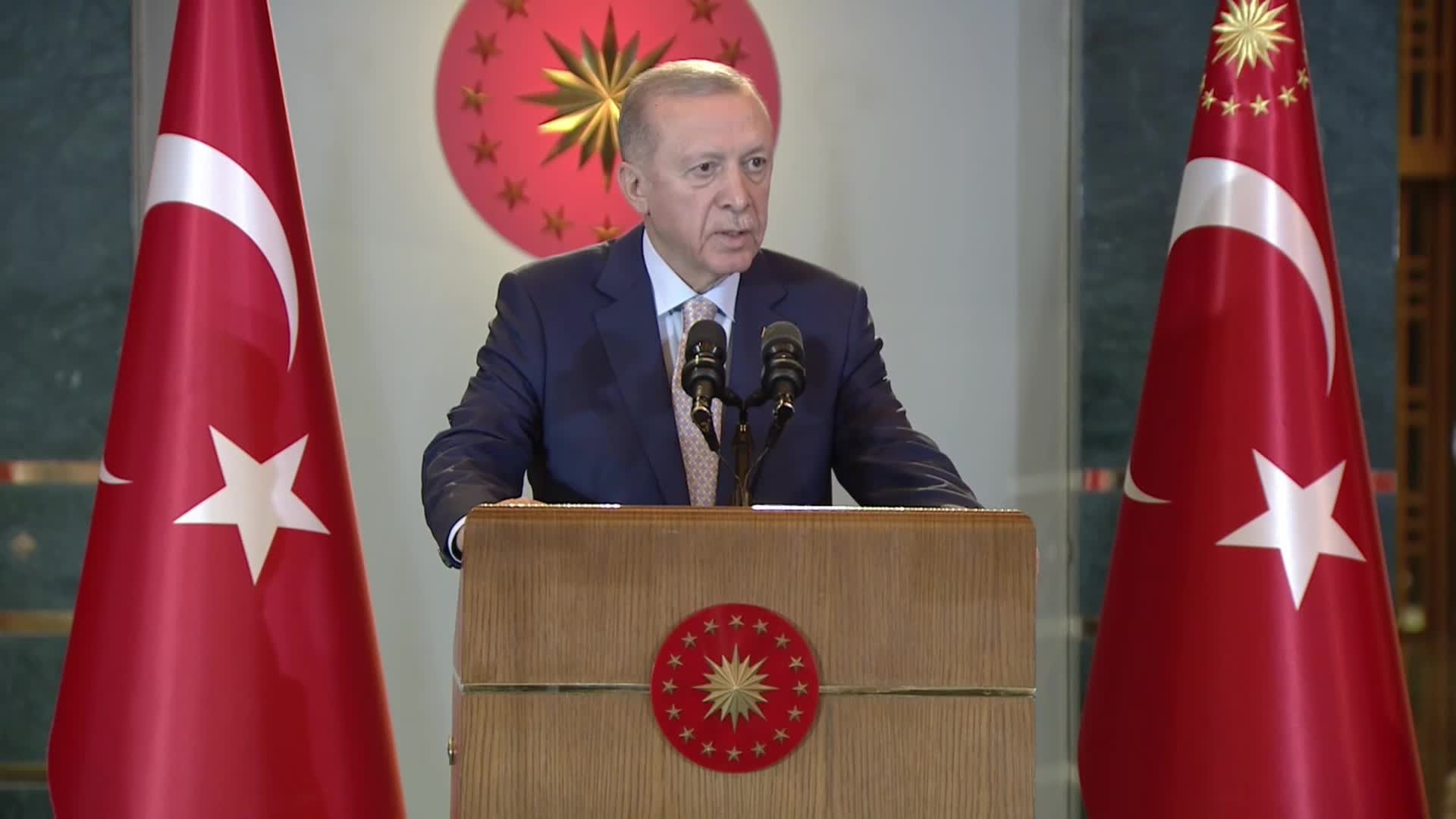 CUMHURBAŞKANI ERDOĞAN, VALİLERE SESLENDİ: "31 MART'TA DA SANDIĞA GÖLGE DÜŞÜRÜLMESİNE HEP BERABER İZİN VERMEYECEĞİZ"