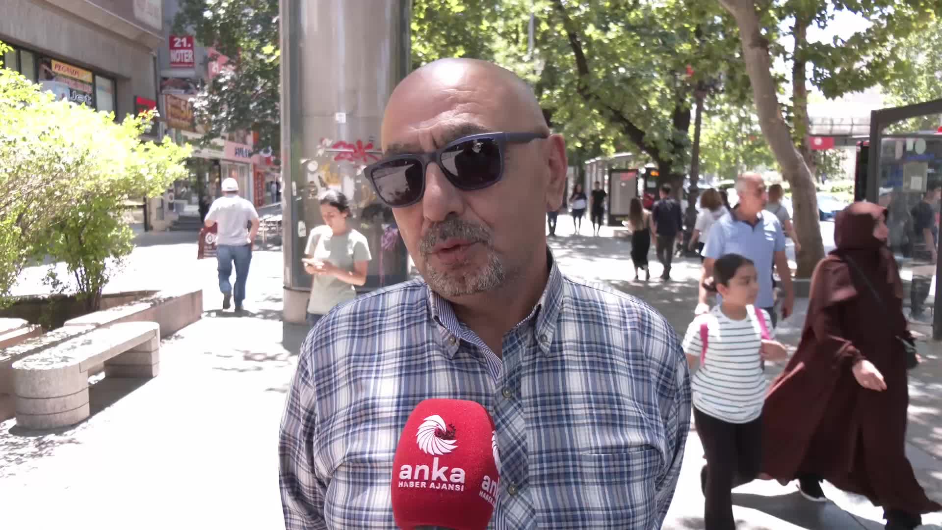 Elektriğe yapılan yüzde 38 zam yurttaşlarda umutsuzluğa yol açtı... Emekli yurttaş: "55 yıl boyunca ülkem için çok umutluydum ama şu an hiç umudum kalmadı. O kadar zor şartlarda yaşıyorum ki"