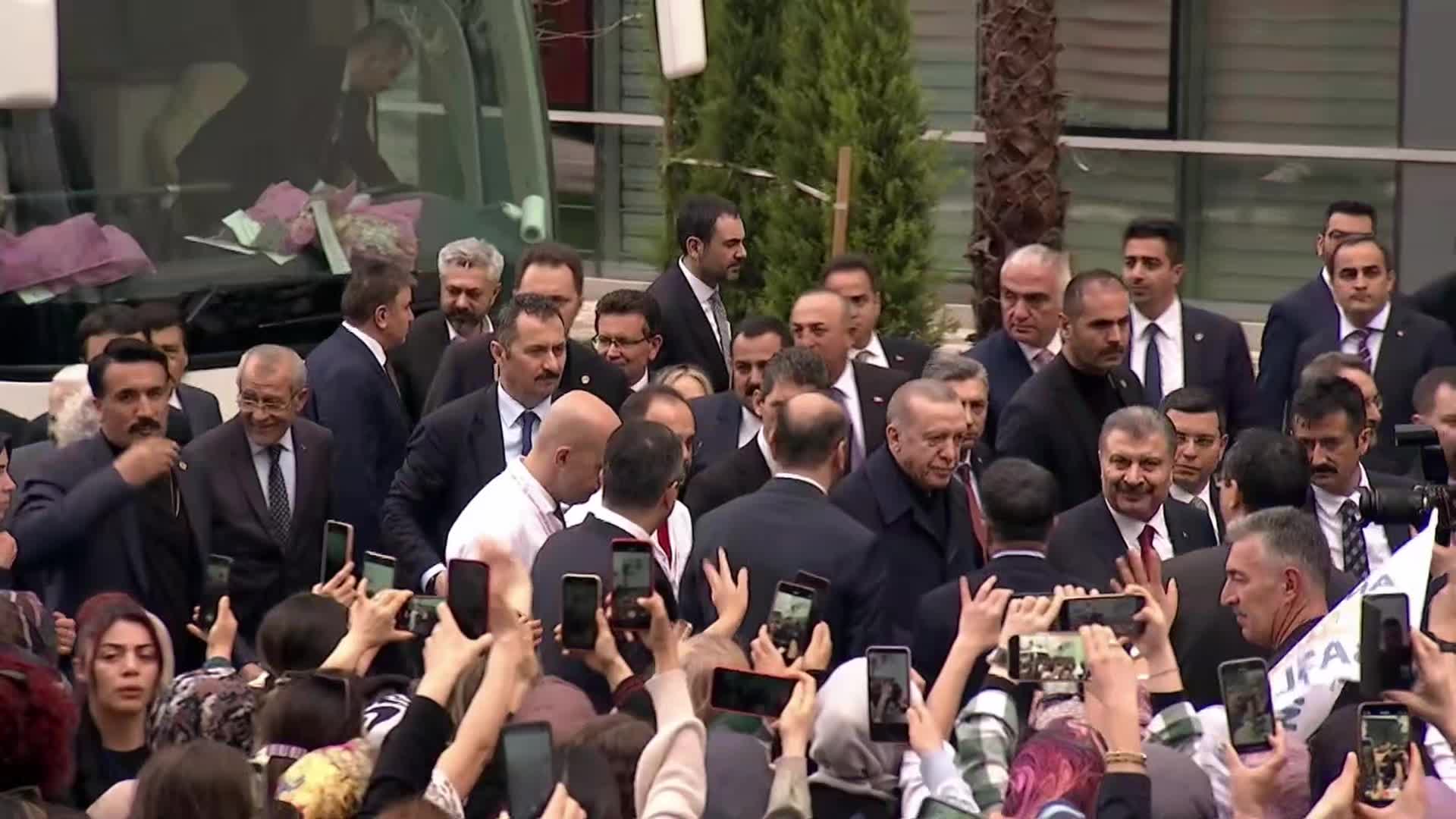 ERDOĞAN, ANTALYA ŞEHİR HASTANESİ'Nİ AÇTI: "EKSİKLİKLER VE AKSAKLIKLARI ELBETTE ÇIKABİLİR"