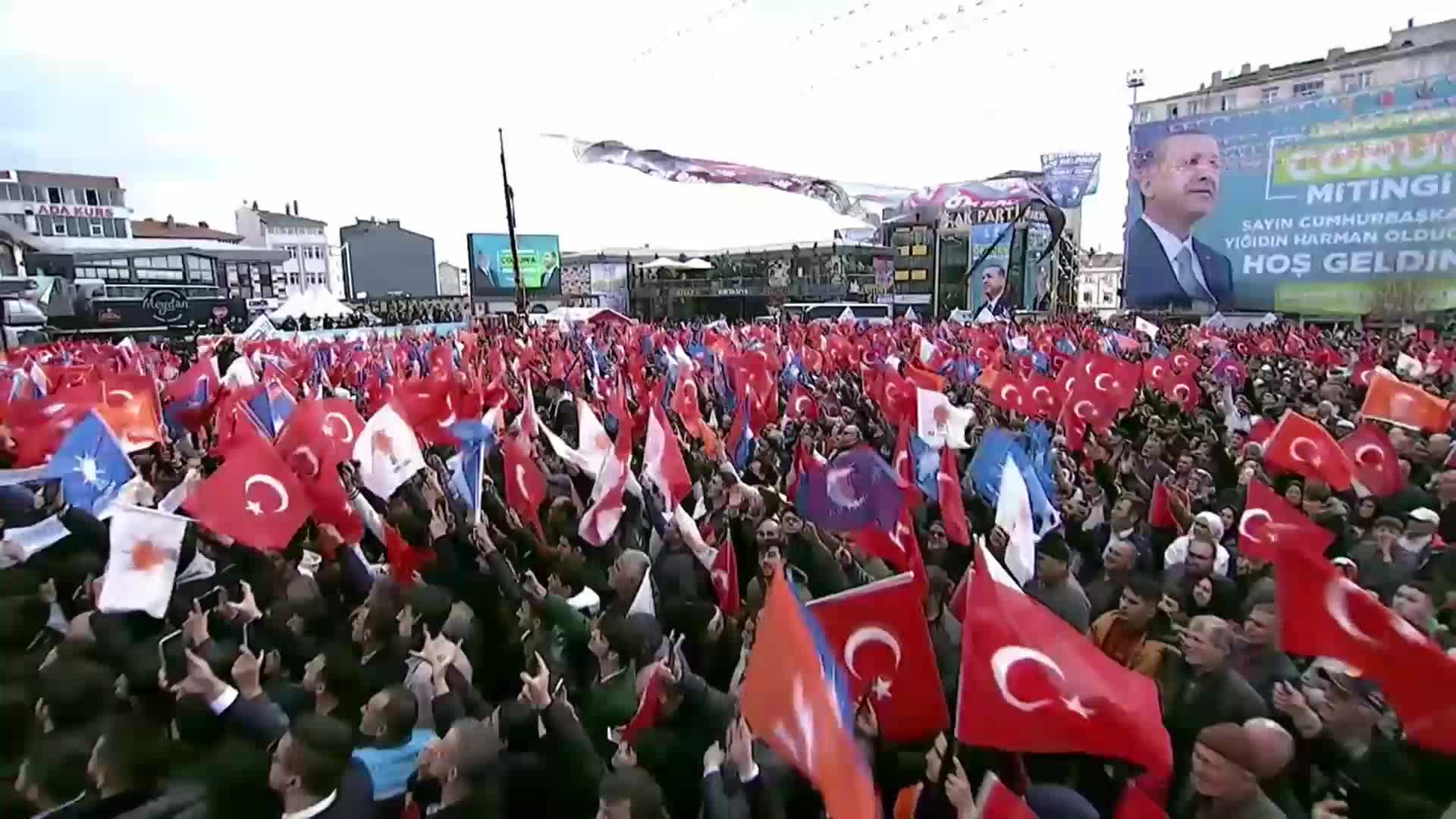 ERDOĞAN, ÇORUM'DA: “ÇOK İYİ ÇALIŞILMIŞ EKONOMİ PROGRAMIMIZ VE GÜÇLÜ KADROMUZLA NE YAPTIĞIMIZI ÇOK İYİ BİLİYORUZ"