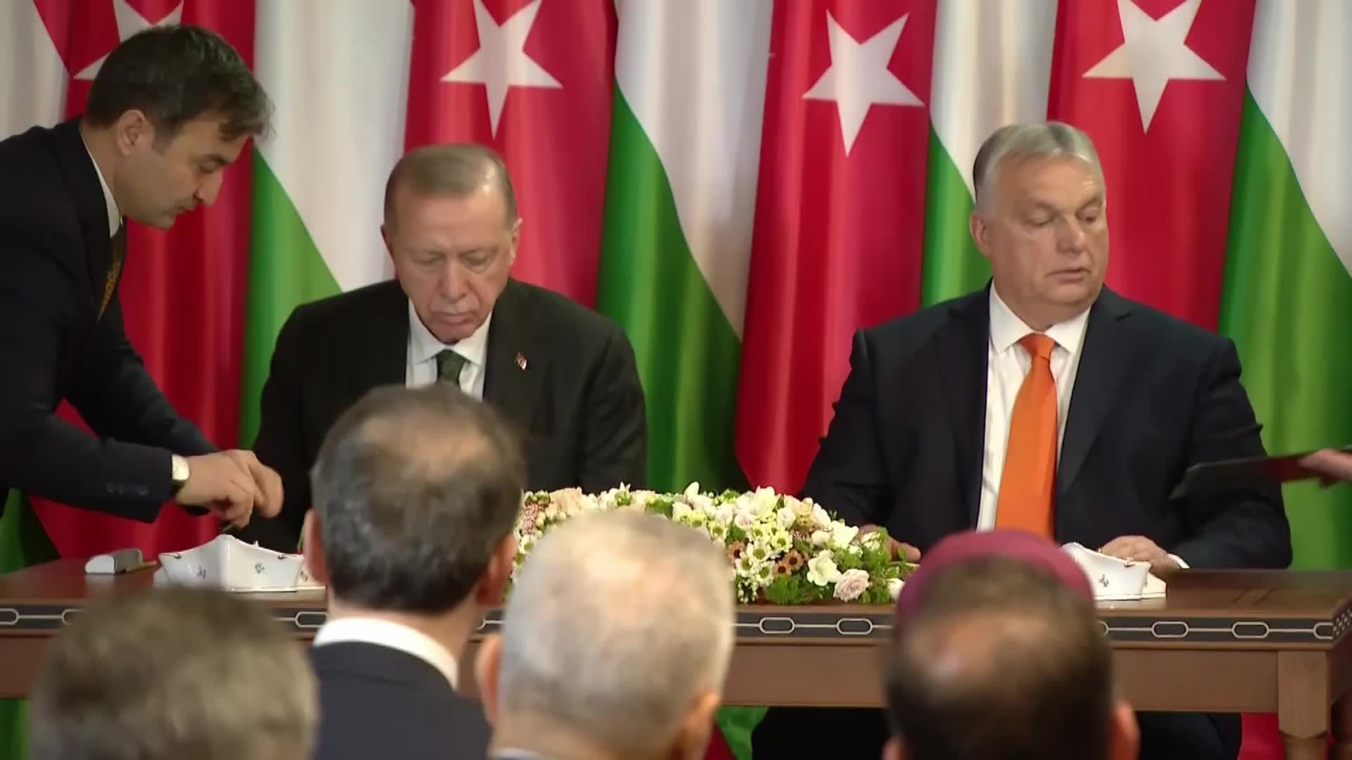 ERDOĞAN: "MACARİSTAN'IN AB'YE TAM ÜYELİĞİMİZİ DESTEĞİNİ VURGULAMASINDAN MEMNUNİYET DUYDUM"