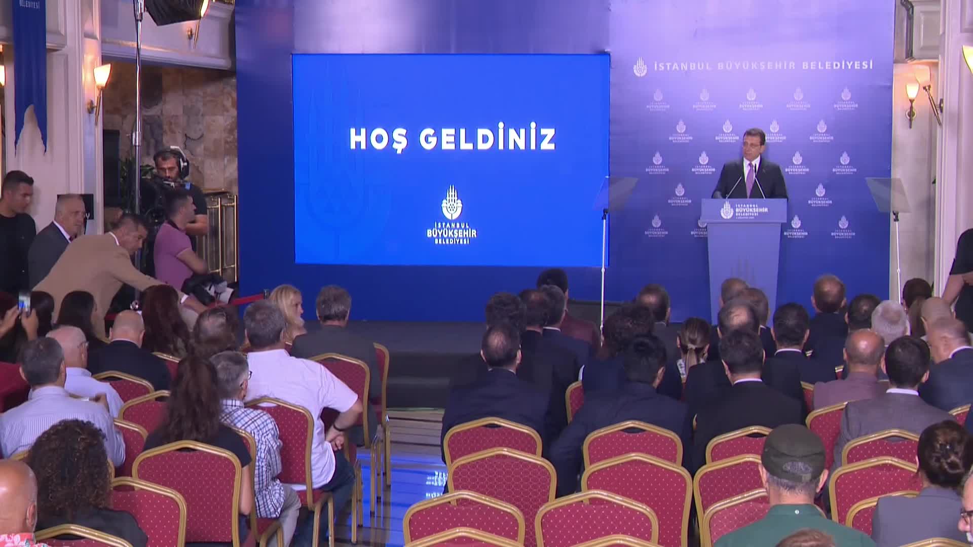 İmamoğlu: “Cumhurbaşkanı, seçim zamanı 24 AK Partili belediyeye 45’er milyon lira yardım yollamış, bir tek MHP’li belediyeye gönderilmemiş” 