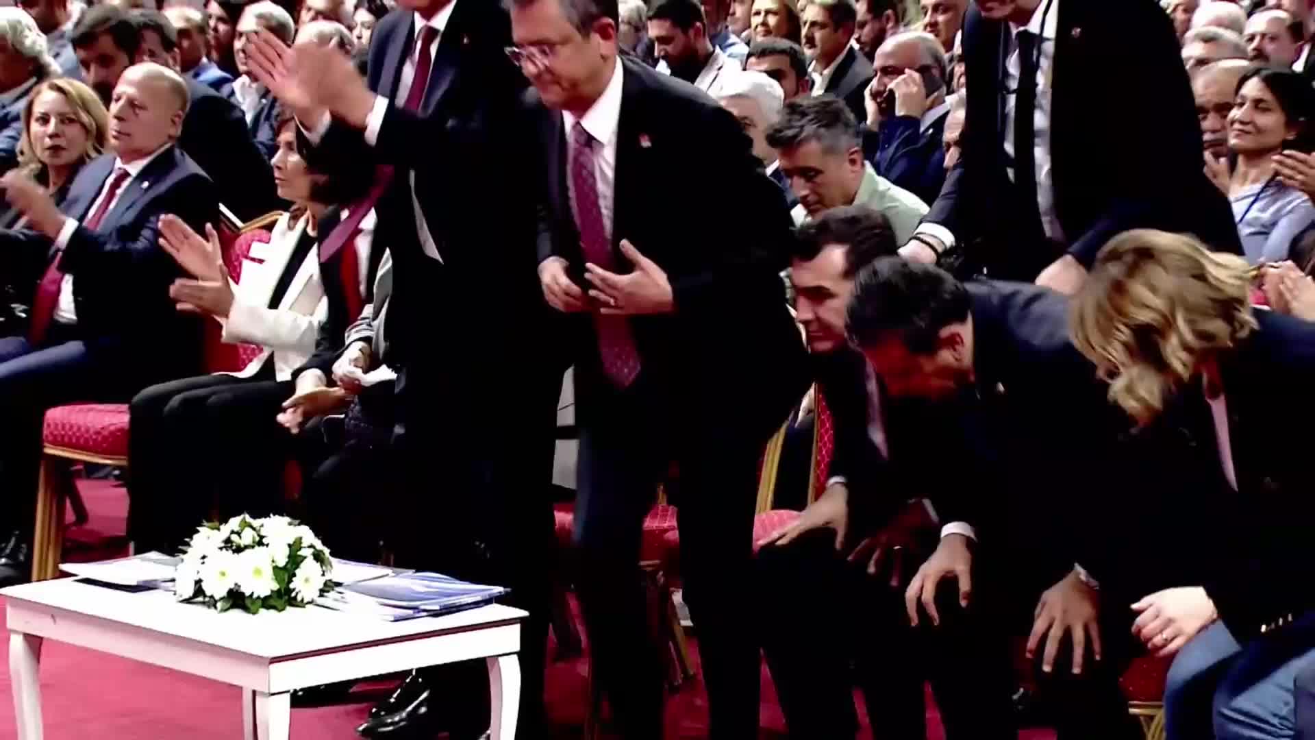 ÖZGÜR ÖZEL: “ZAM ZAM ZAM, RECEP TAYYİP ERDOĞAN”