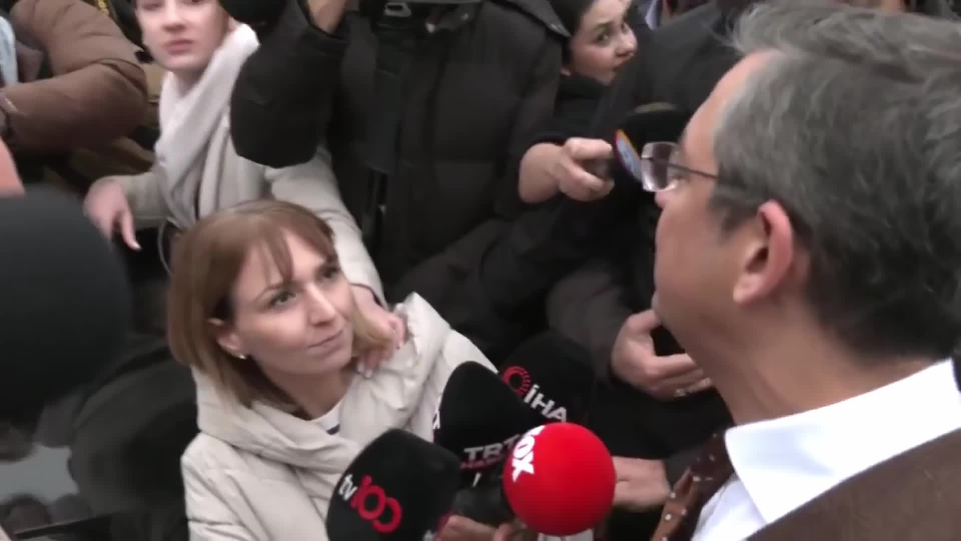 ÖZGÜR ÖZEL’DEN ERDOĞAN’A “ÖZGÜR EFENDİ” YANITI: “AYLARCA DÜŞÜNÜP, ‘EFENDİ’ LAKABINI BULDUYSA, BU BİZİM EFENDİLİĞİMİZDENDİR. ÖNCE ASGARİ ÜCRET SEVİYESİ EN DÜŞÜK EMEKLİ MAAŞI OLSUN SONRA KENDİSİNE CEVAP VERECEĞİM”