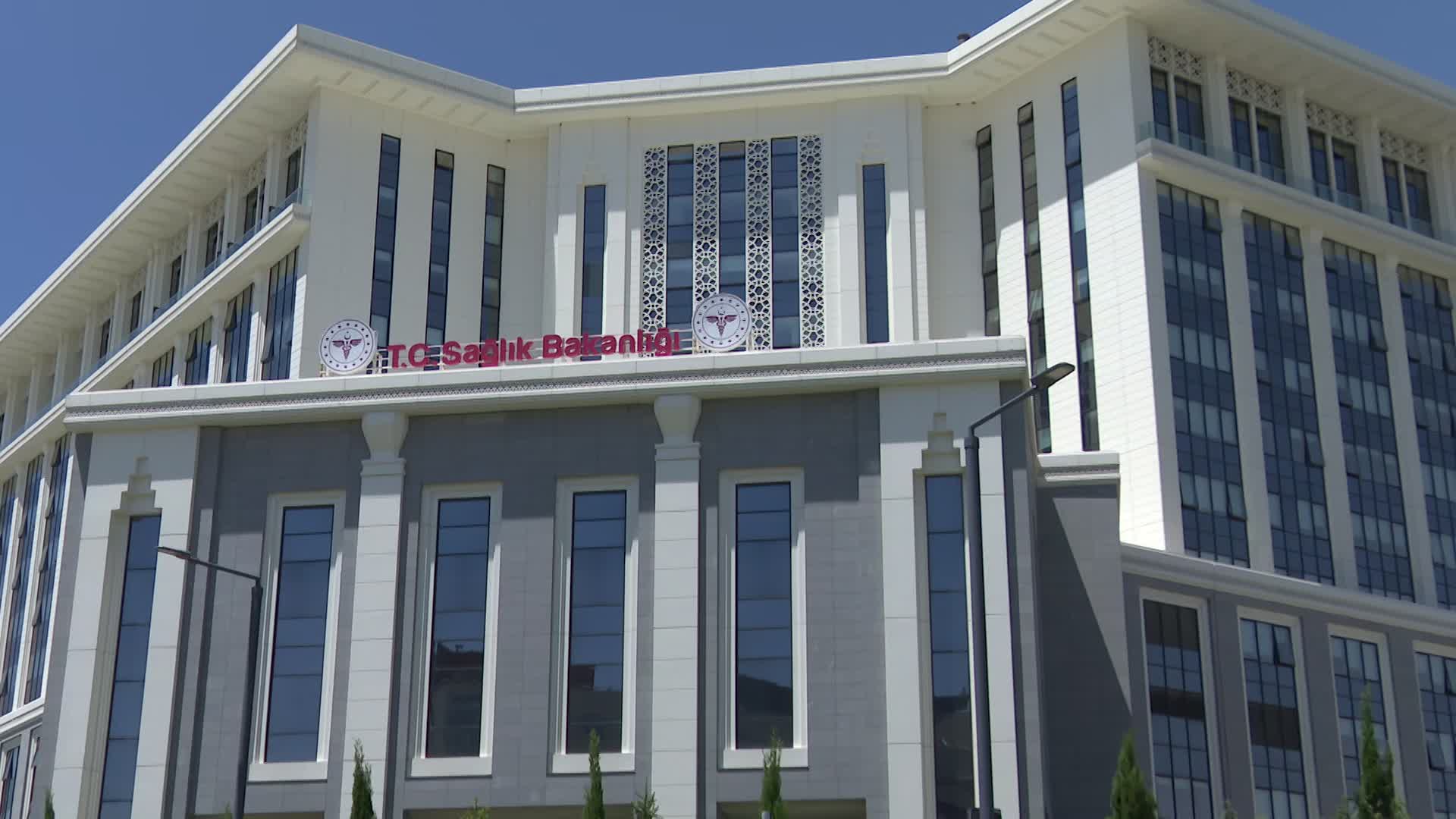 Sağlık Bakanlığı'ndan astım ve KOAH hastalarına sıcak ve nem uyarısı: Mecbur kalmadıkça dışarı çıkmayın, nemli yerlere gitmeyin