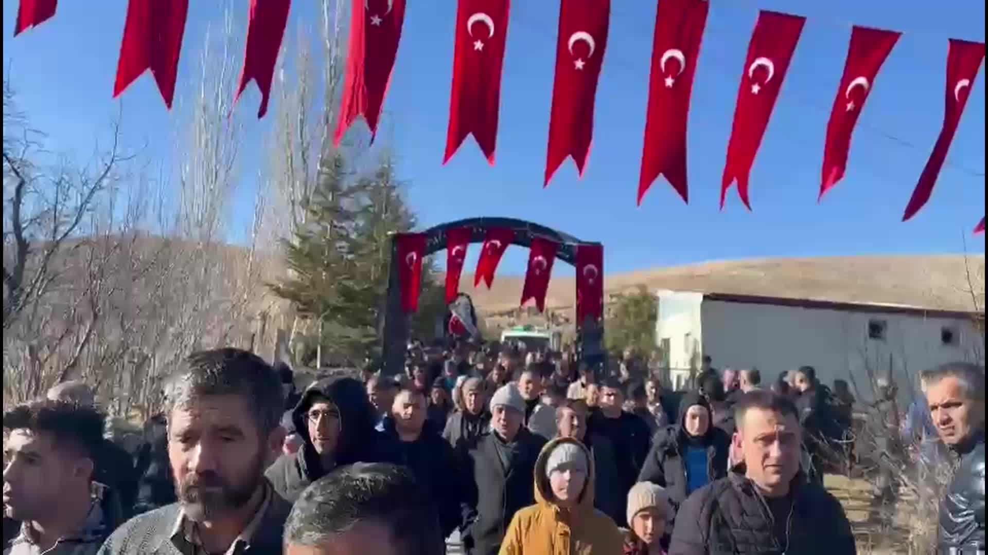 ŞEHİT PİYADE SÖZLEŞMELİ ER KEMAL BATUR NİĞDE'DE SON YOLCULUĞUNA UĞURLANDI 