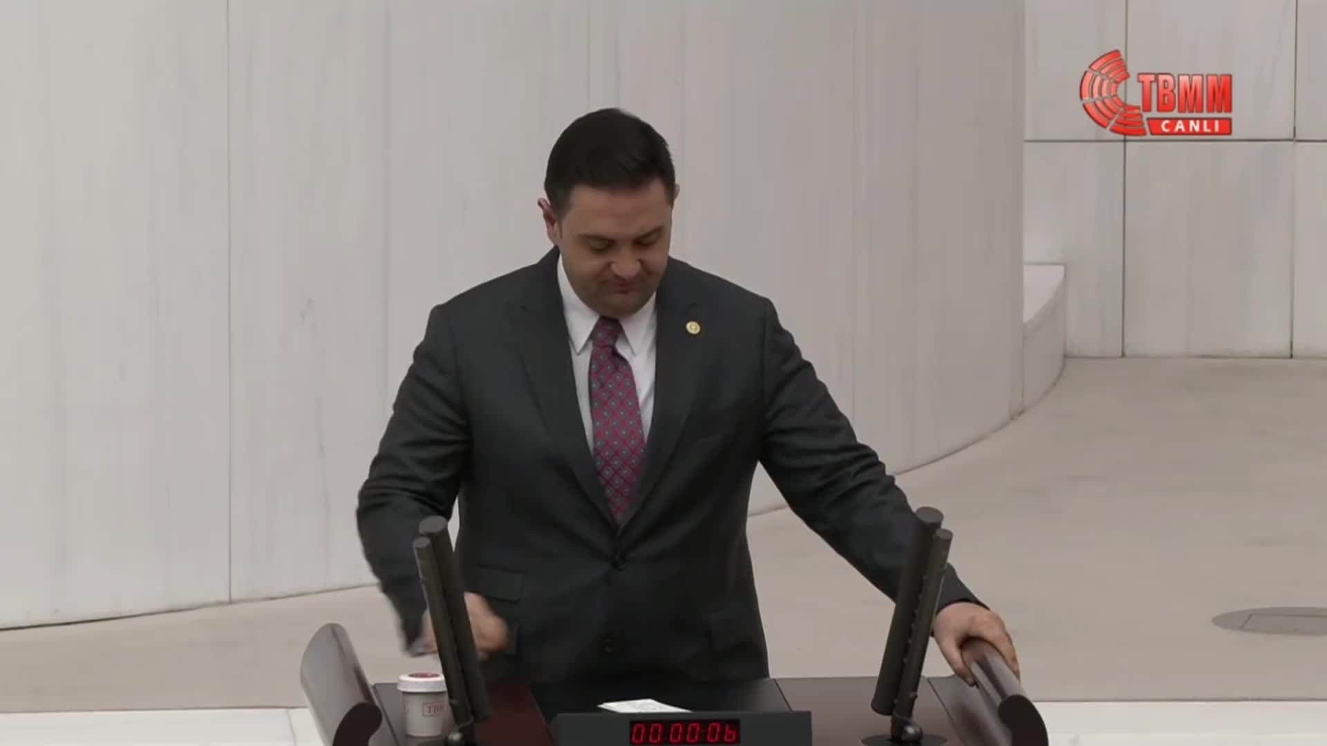 TBMM’DE CHP İLE HÜDA PAR ARASINDA TARTIŞMA ÇIKTI... CHP'Lİ BAŞARIR’DAN HÜDA PAR'LI DEMİR’E: "NE İŞİNİZ VAR BU PARLAMENTODA? BEN RAHATSIZIM. SİZ, BİZİM PARTİMİZİ TARTIŞABİLECEK EN SON PARTİ VE MİLLETVEKİLİSİNİZ" 