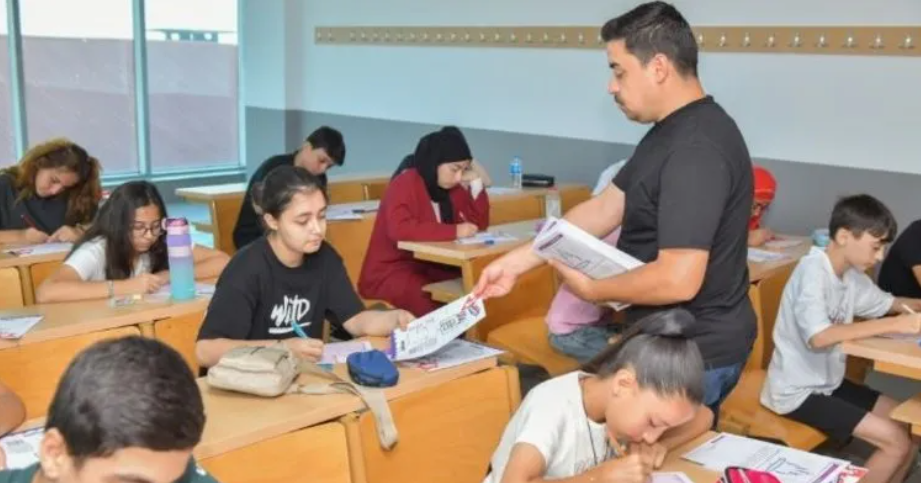 Esenyurt Belediyesi’nden Öğrencilere Ücretsiz LGS ve YKS Kursu