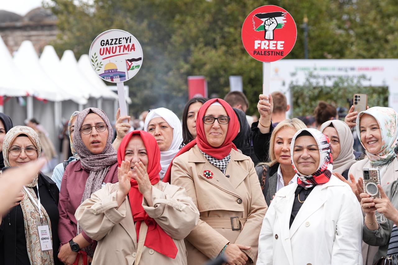 İstanbul’un Annelerinden Gazze’nin Çocuklarına Dayanışma: Eminönü’nde Hayır Çarşısı