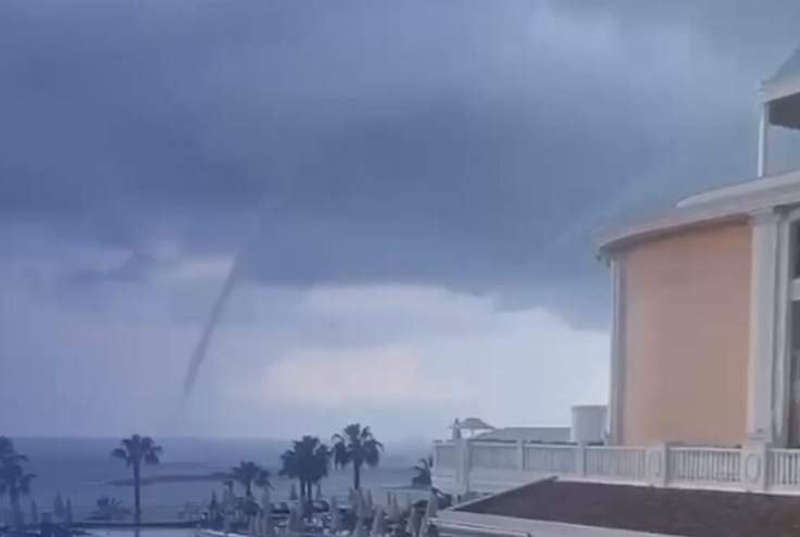Alanya'da Denizde Hortum Görüntüsü