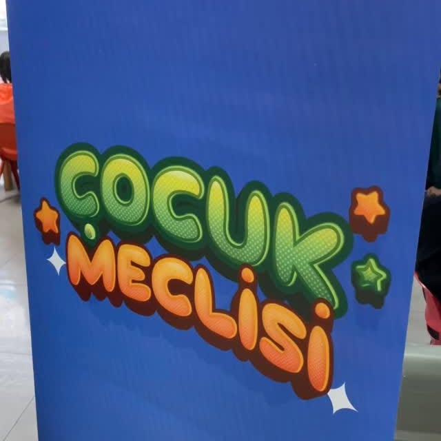 Çocuk Meclisi Yılbaşı Coşkusunu Renkli Süslerle Kutladı