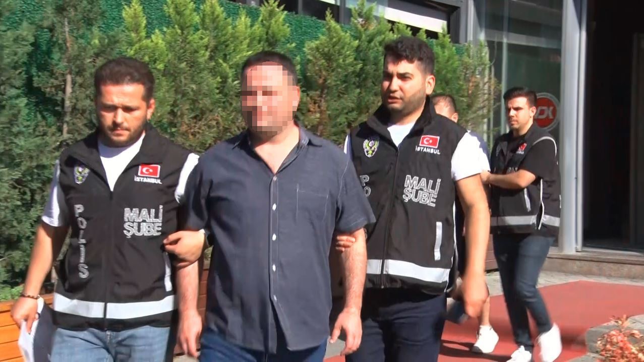 Beylikdüzü'nde Vergi Denetim Bürosuna Polis Operasyonu: 3 Gözaltı
