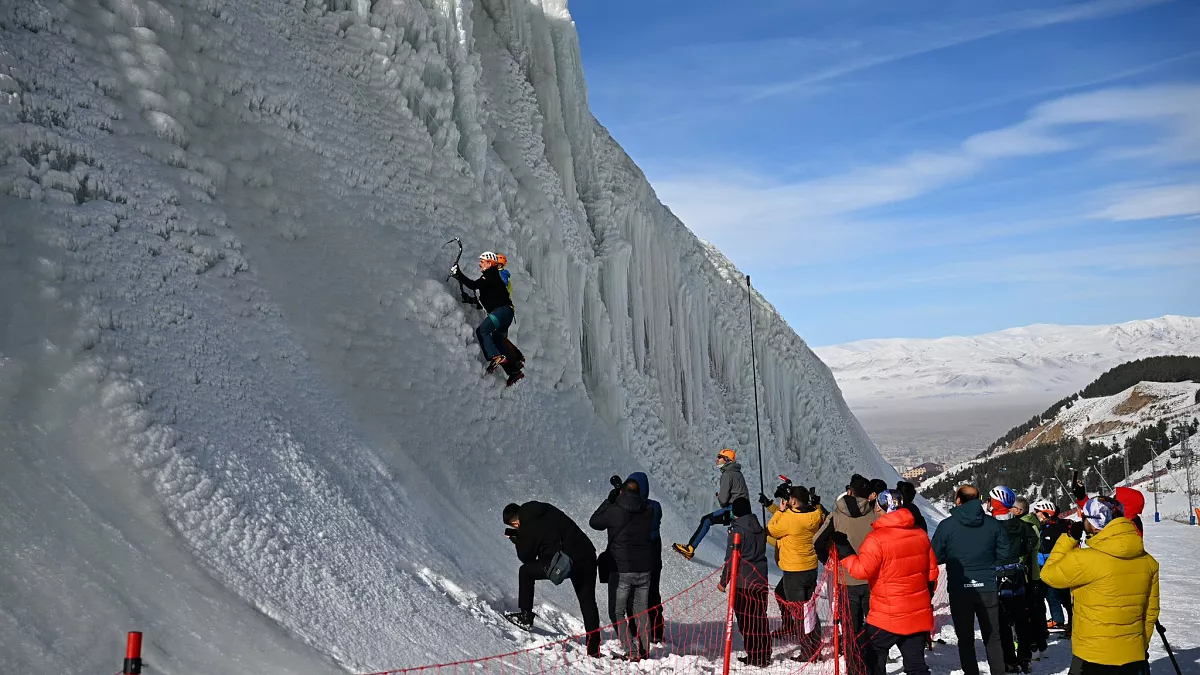Erzurum'da Sporcuların Üzerine Çığ Düştü