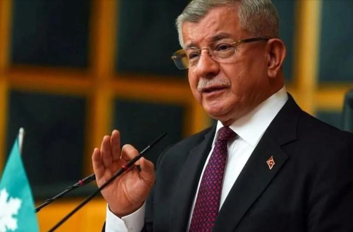 Ahmet Davutoğlu'ndan Siyasette Tarihi Karar: Gelecek Partisi Siyasi Faaliyetlerini Sonlandırıyor