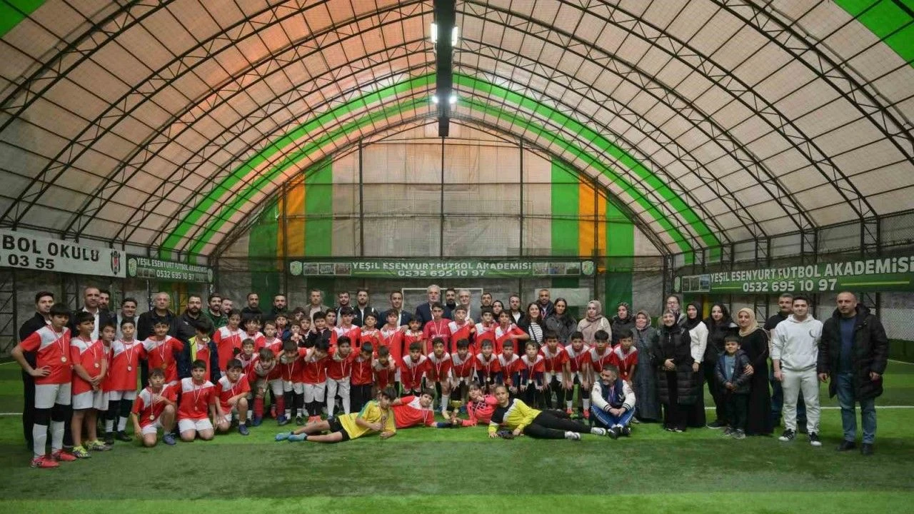 Esenyurt Belediyesi’nden gençlere spor desteği