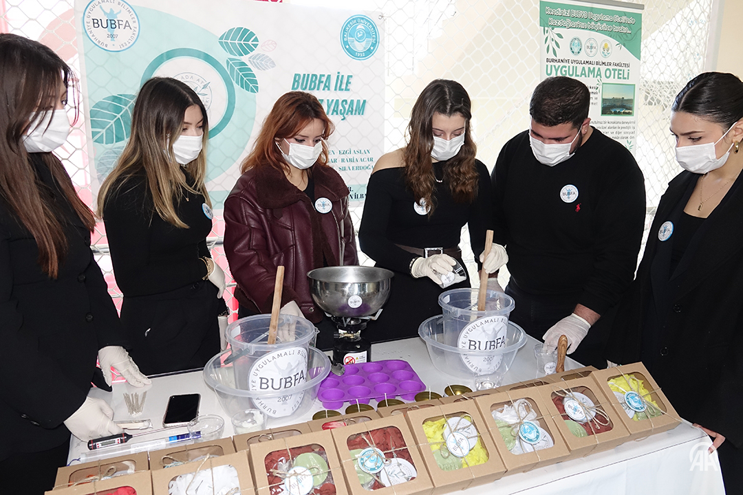 Balıkesir'deki Üniversiteli Gençlerden Anlamlı Proje: Atık Yağlar, Gazze İçin Umut Oldu