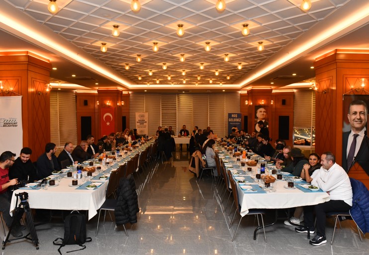 ESENYURT BELEDİYE BAŞKANI BOZKURT: “DEMOKRASİLERİN EN SAĞLAM TEMELİ DOĞRU HABER ALMA KANALIDIR”   