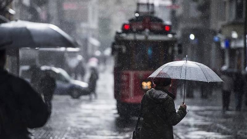 İstanbul'da Yarın Sağanak Yağış ve Havanın Sert Soğukluğu Bekleniyor