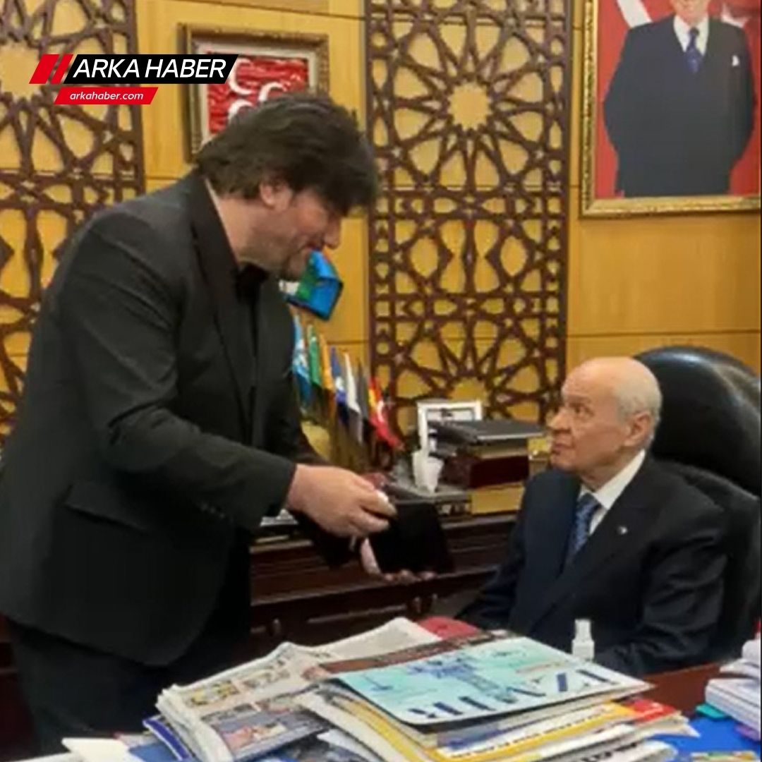 AHMET ŞAFAK’TAN DEVLET BAHÇELİ’YE ÇİFTE TAKDİM