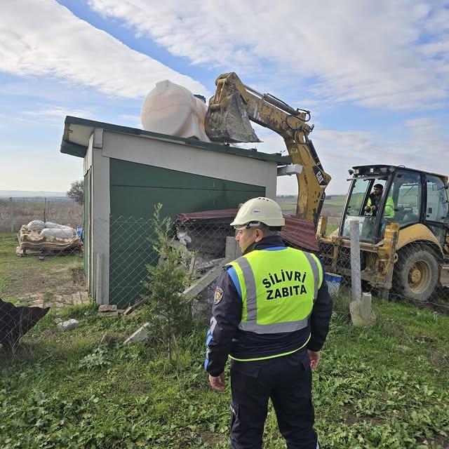 Silivri'de Kaçak Yapılara Geçit Yok: Dört Ruhsatsız Yapı Yıkıldı