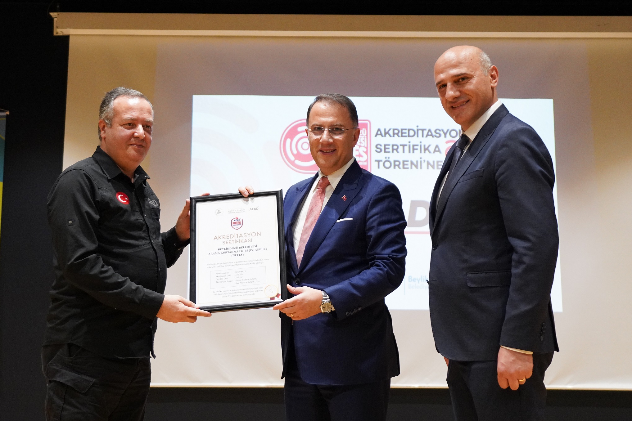 Beylikdüzü Nefes Arama Kurtarma Ekibi Akreditasyon Sertifikalarını Aldı