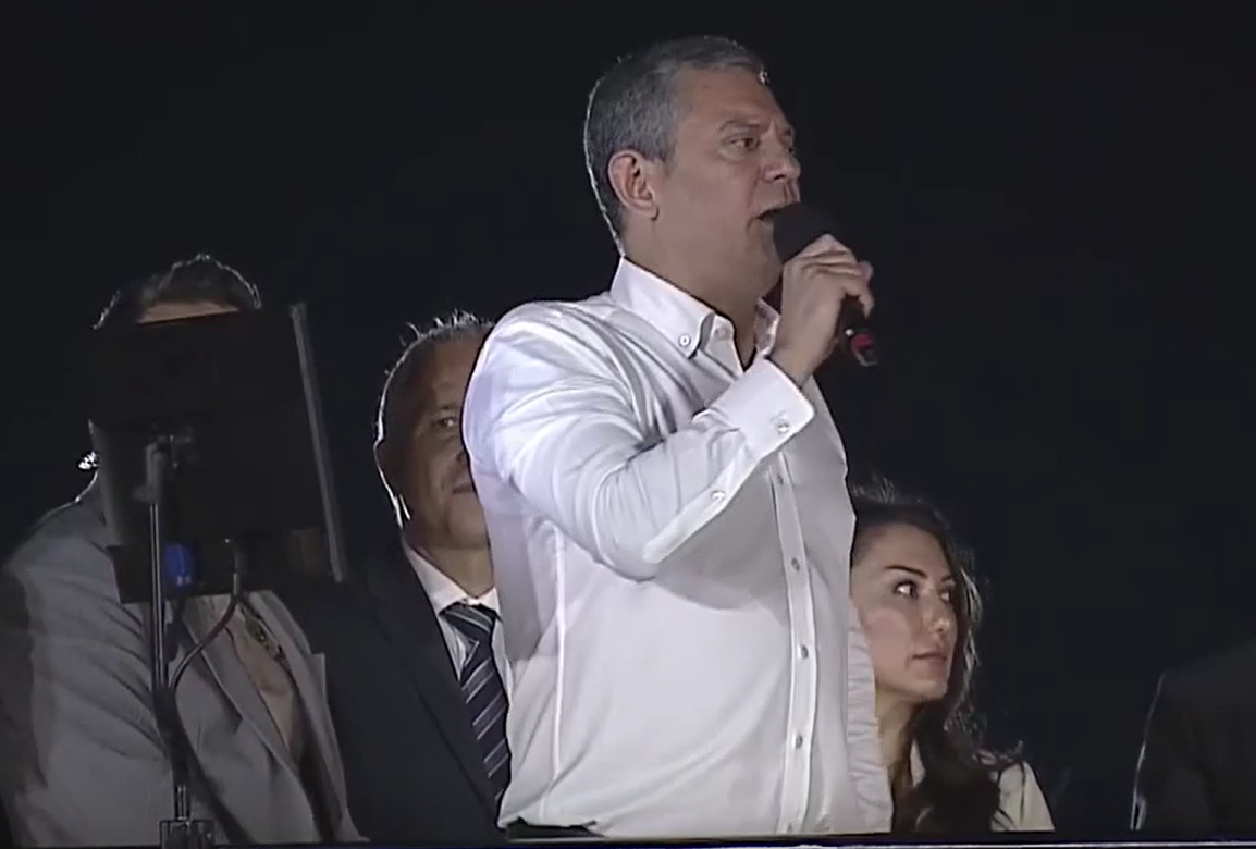 Özgür Özel’den Üsküdar Mitinginde Sert Mesajlar: “Erdoğan yoruldu, yüzde 29 ile seni orada oturtmayacağız”