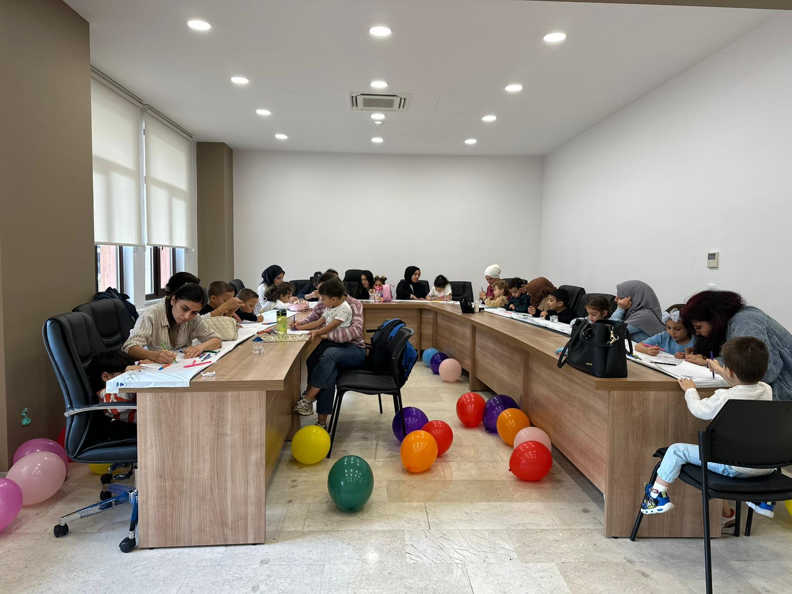 Esenyurt Belediyesi'nden Anne ve Çocuklara Ücretsiz Sanat Eğitimi Desteği