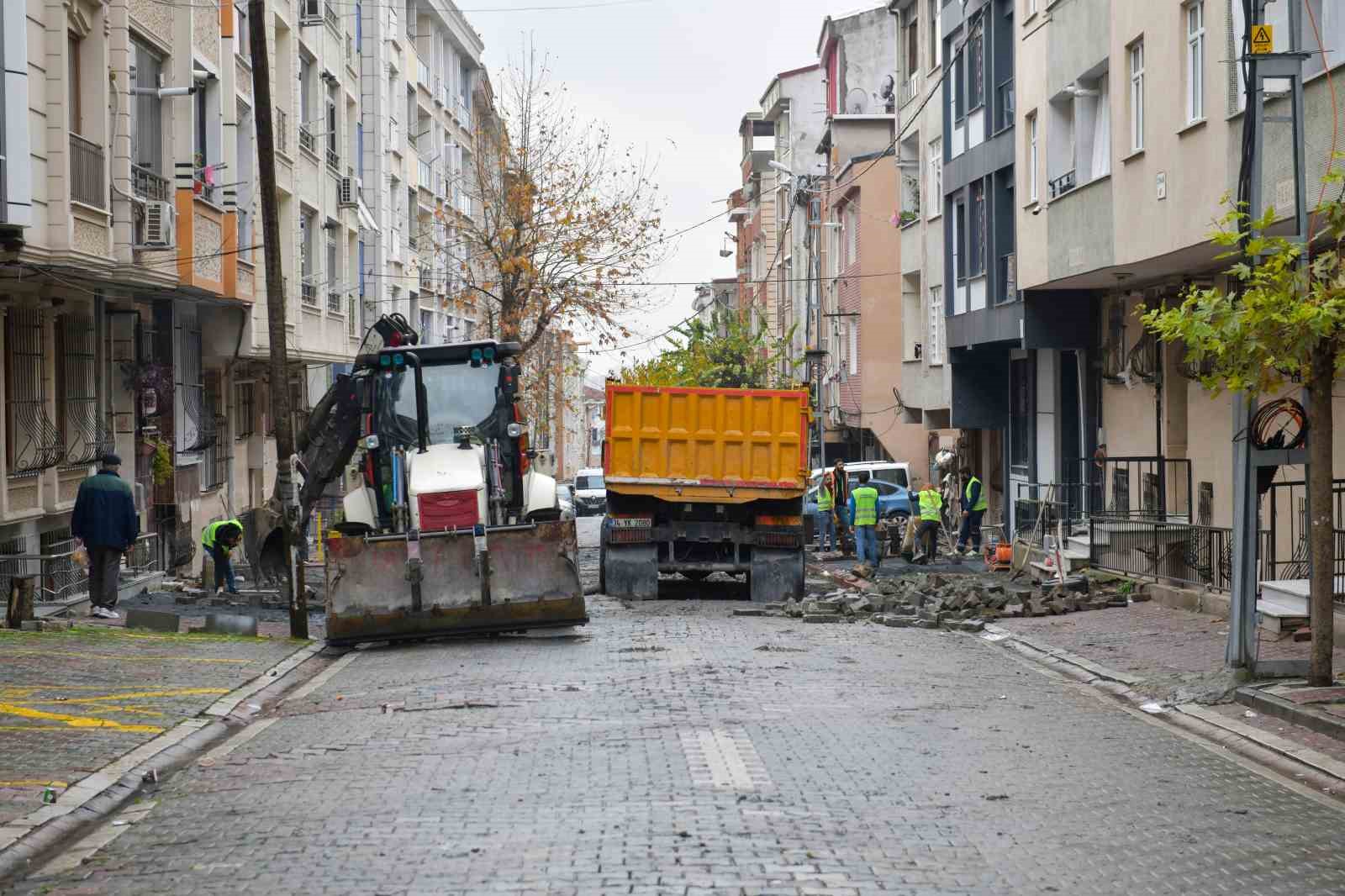  Esenyurt Belediyesi’nden Yollara Modern Dokunuş