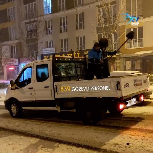Karla Mücadelede Beylikdüzü Belediyesi Tam Kadro Sahada