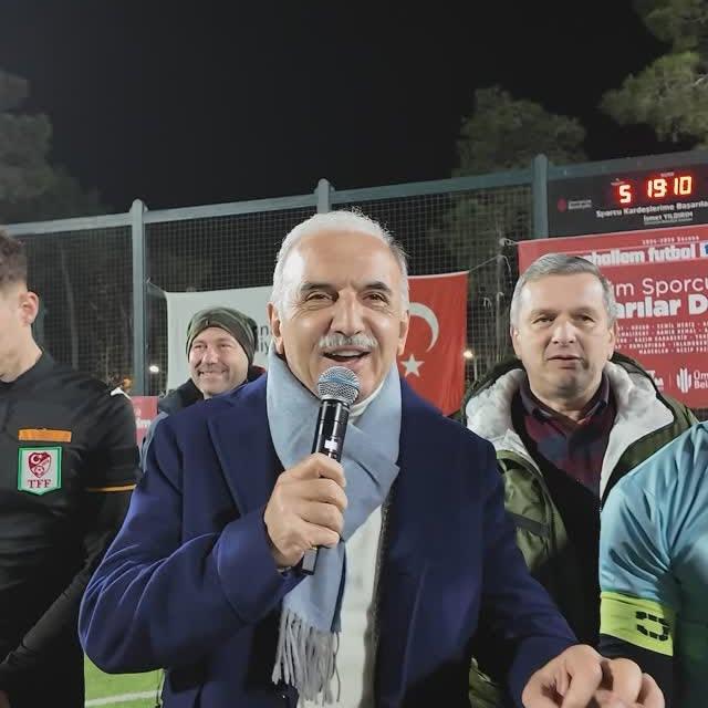 Ümraniye'de Mahalleler Arası Futbol Turnuvası Dostluk Rüzgarları Estirdi